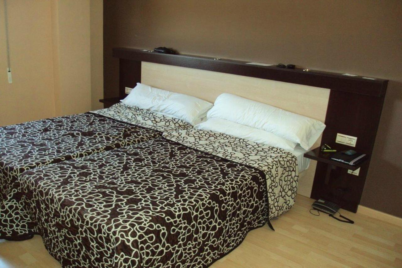 Hotel Acosta Ciudad De La Musica Вильяфранка-де-лос-Баррос Экстерьер фото