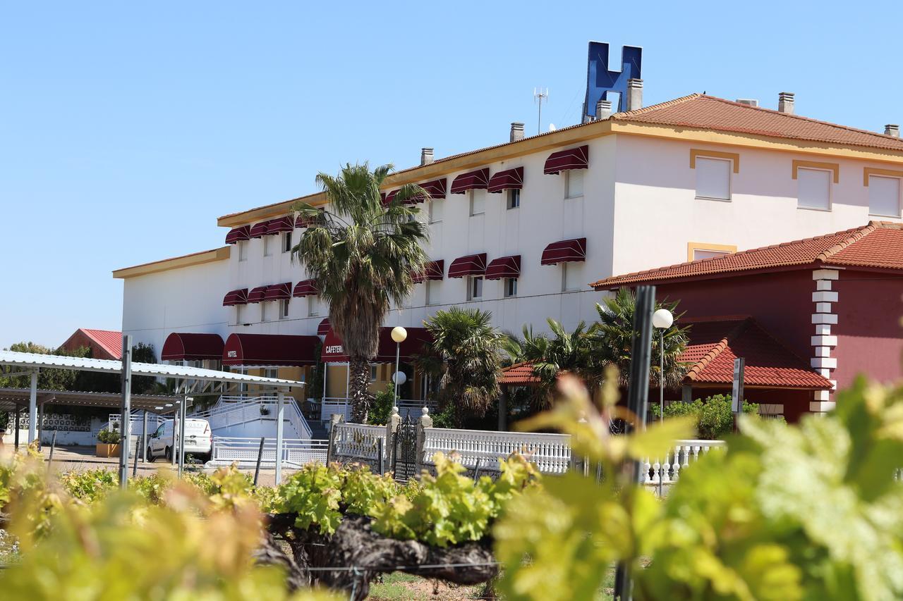 Hotel Acosta Ciudad De La Musica Вильяфранка-де-лос-Баррос Экстерьер фото